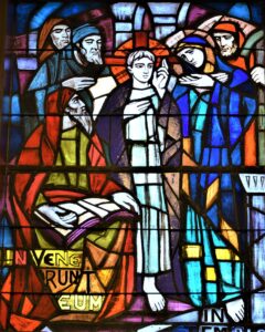 queven-stained-glass-4865428_1920